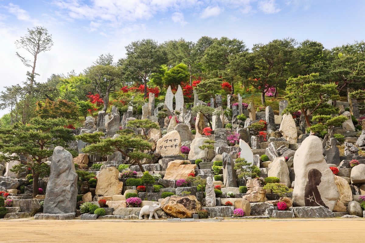 월명동 자연성전 내 대표적인 조형 공간인 야심작 전경